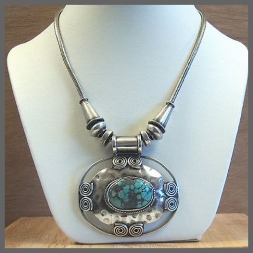 Traditional Indian Oval Pendant Necklace with Turquoise